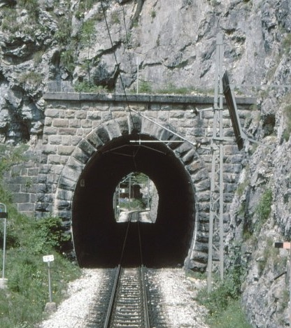 LaserCraft 91-403, Mariazeller Tunnelportal zwischen Gösing und Annaberg, für rechte Hanglage.