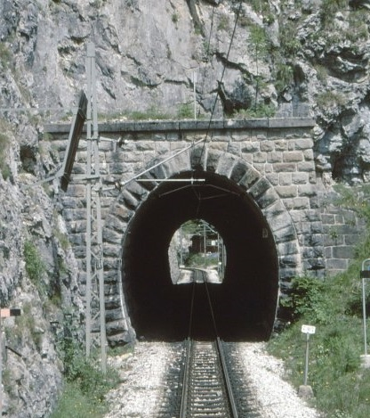 LaserCraft 91-415, Mariazeller Tunnelportal zwischen Gösing und Annaberg, für linke Hanglage.