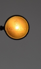 Krois-Modell KM6017, 1x Krombacher Bierschild beleuchtet, für Wandmontage